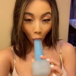 V1Ctoria Sucks A Dildo