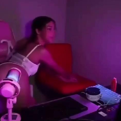 Layla Jenner Ass Tease