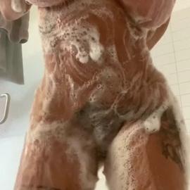 Jojouncut In The Shower