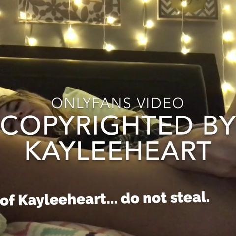 Kaylee Keartkins Heart Vib Masturbate In Bed