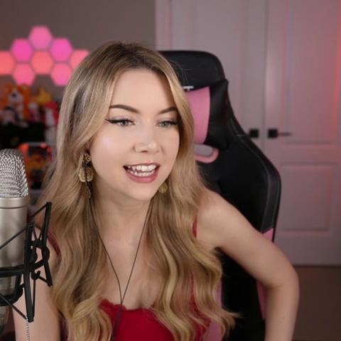 Dizzykitten In Red