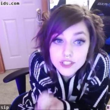 Emma “Plays” With Her Stream