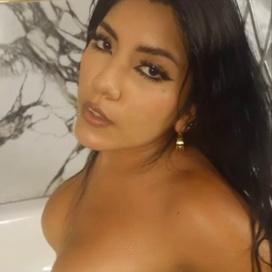 Nikita Desnuda En La Tina