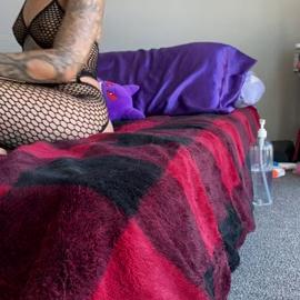 Janizzle Dildo Play