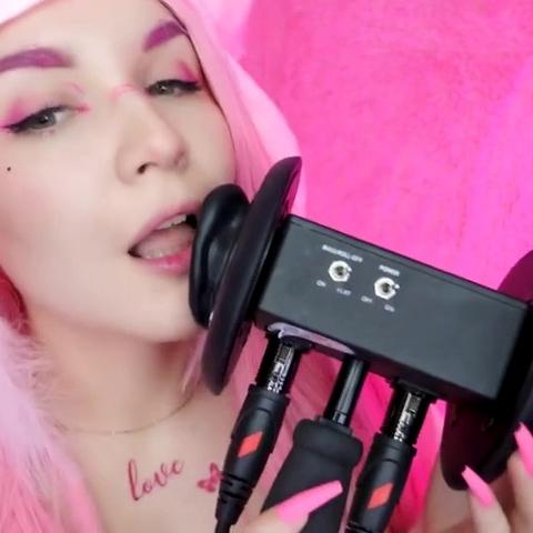Kittyklaw – Ear Licking