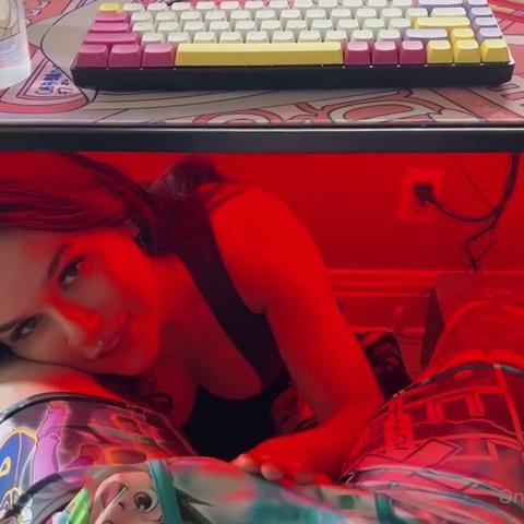 Effycutiex – Under The Desk
