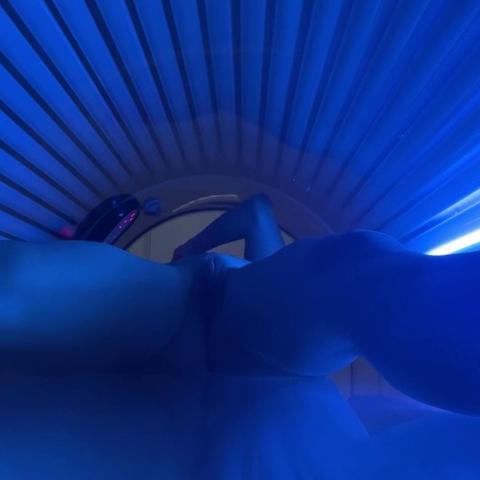 Bryce Adams – Squirting In The Tanning Booth